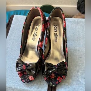 Cute floral heels size 6
